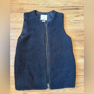 Aritzia Sherpa fleece vest